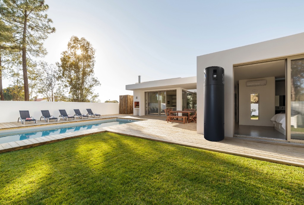 Coastal Climate Supply – Modern Villa with Pool, Lawn and Heat Pump